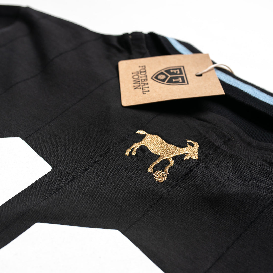Polo Sol GOAT Captain Black FootballTown Color Negro