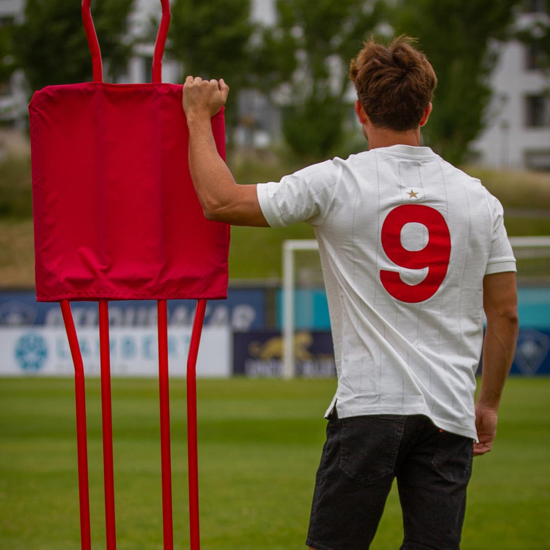 Camiseta Tributo Sir Bobby Charlton Football Town Color Blanco
