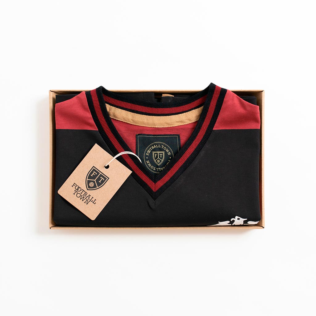 Camiseta Die Adler Special Edition Football Town Color Negro/Rojo