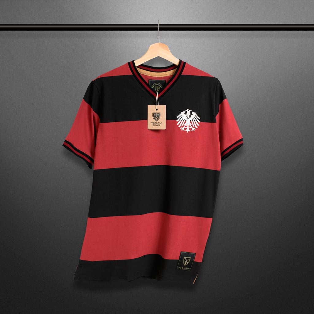 Camiseta Die Adler Special Edition Football Town Color Negro/Rojo