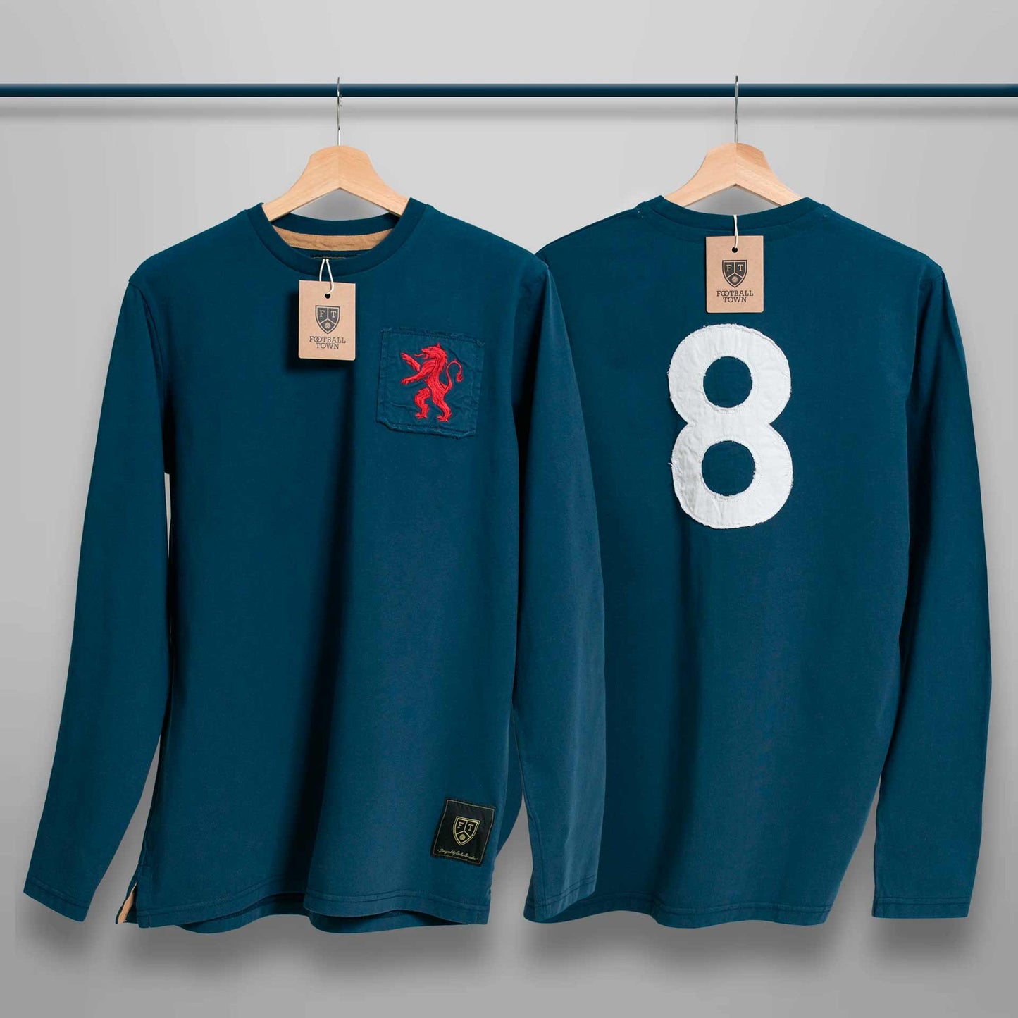 The Number 8 Rampant Lion FootballTown Color Azul