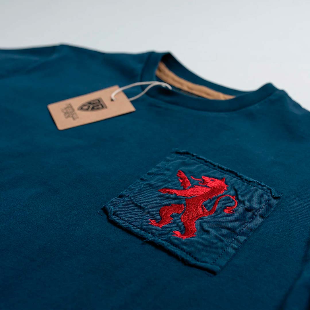 The Number 8 Rampant Lion FootballTown Color Azul