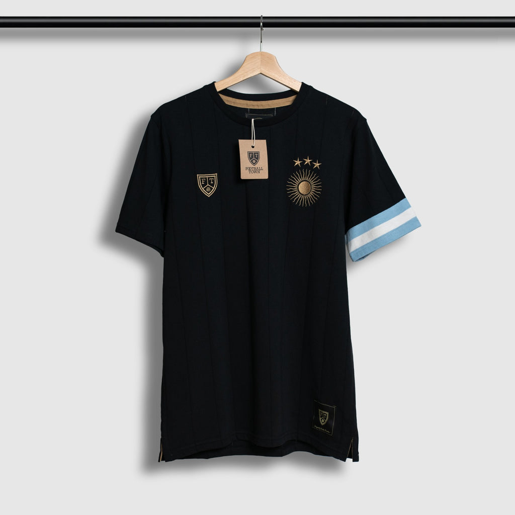 Camiseta Sol GOAT Leo Capitán Argentina FootballTown Color Negro